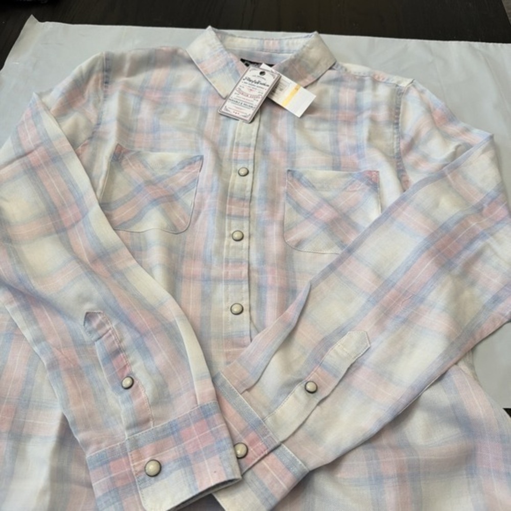 Flag & Anthem Women's pastel plaid snap-button western shirt.   ‎        752